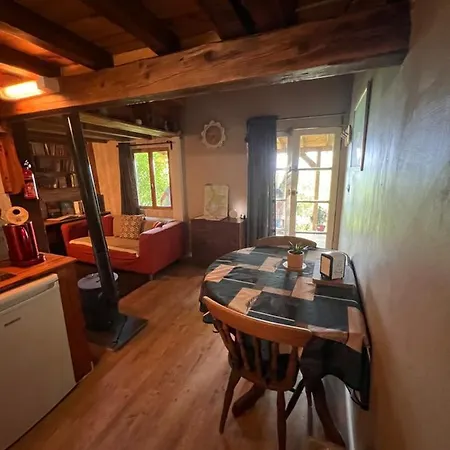Cabane dans les bois avec vue sur les Pyrénées Saint-Laurent-de-Neste Extérieur photo