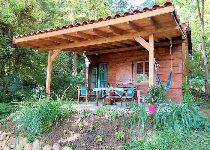 Cabane Dans Les Bois Avec Vue Sur Les Pyrenees